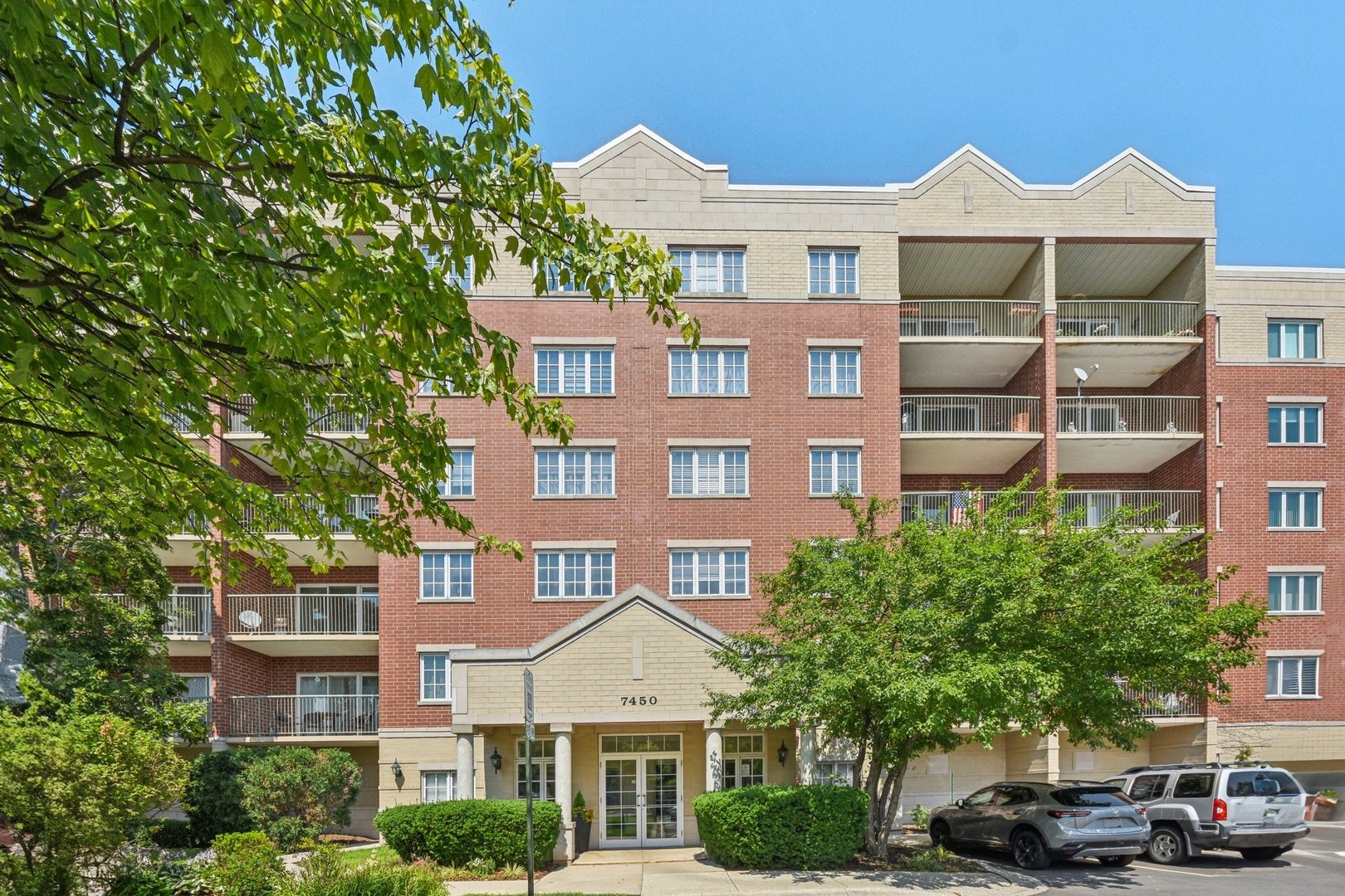 Lincoln Ave, Skokie, IL 60076