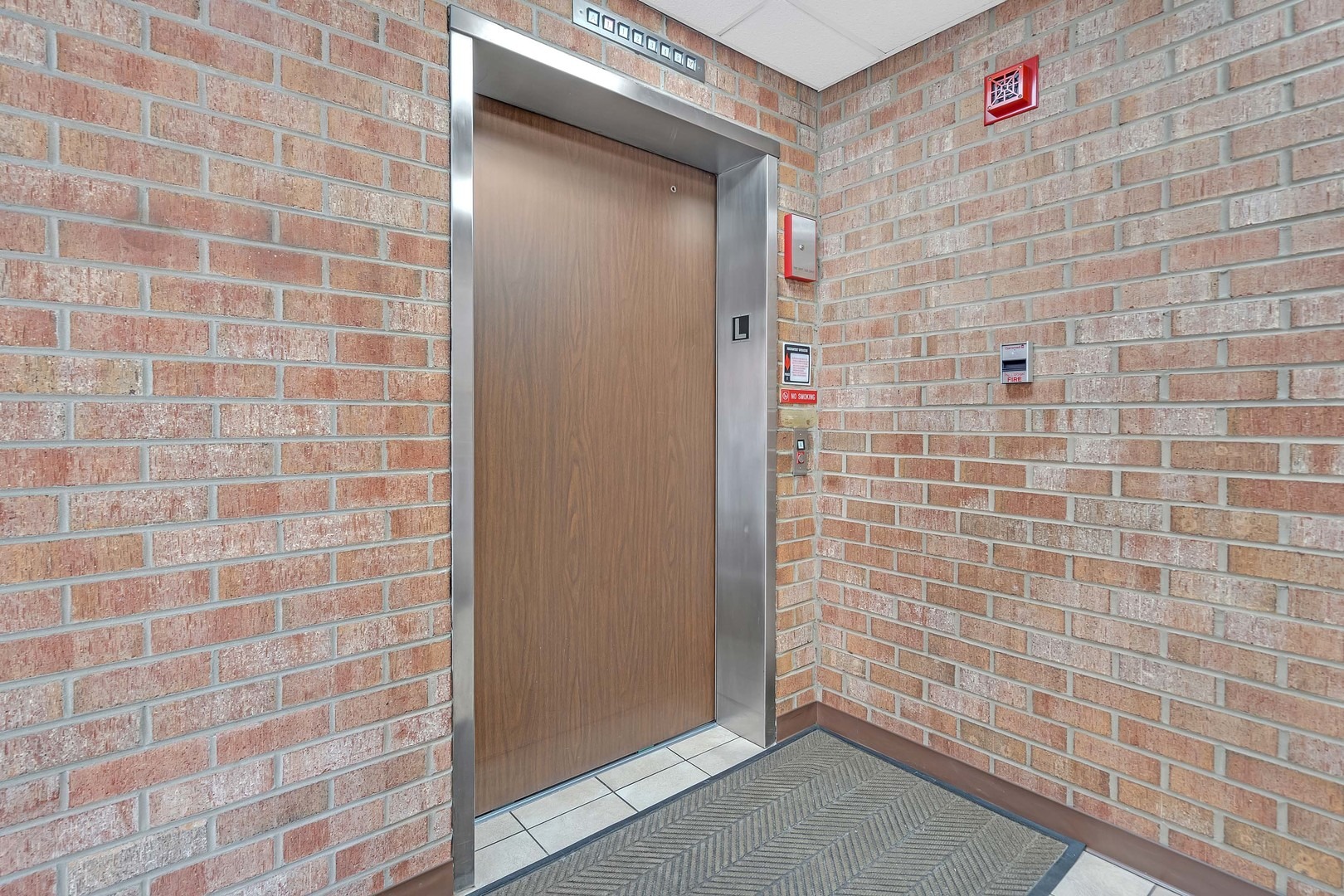 Center St, Des Plaines, IL 60016