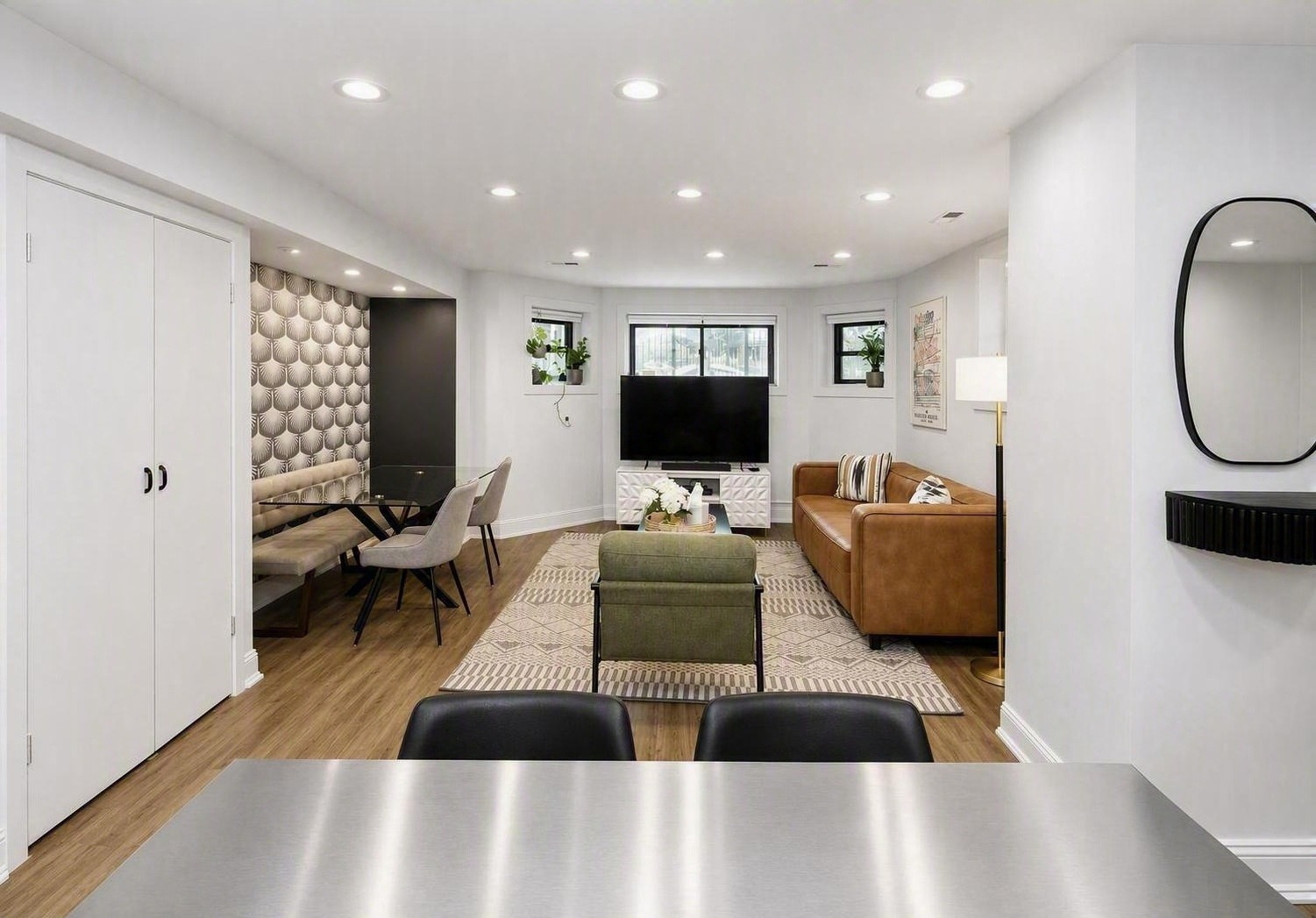 Kenmore Ave, Chicago, IL 60640