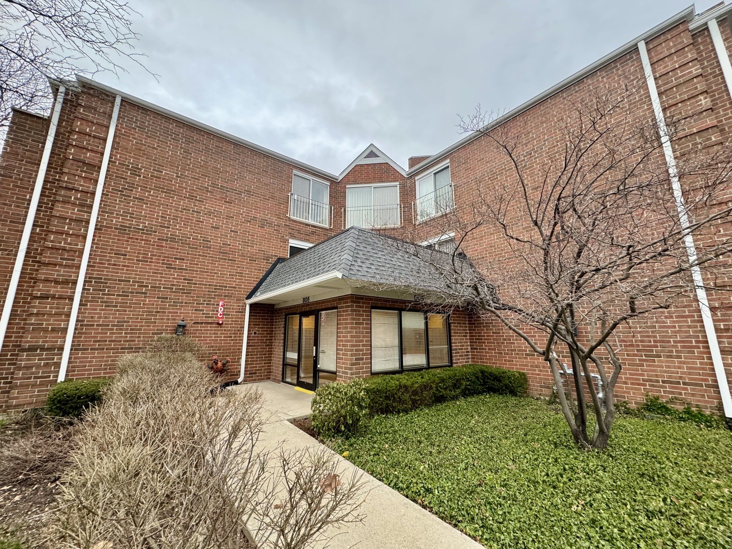 Leicester Rd, Elk Grove Village, IL 60007