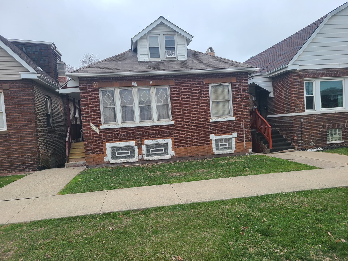 Saginaw Ave, Chicago, IL 60617