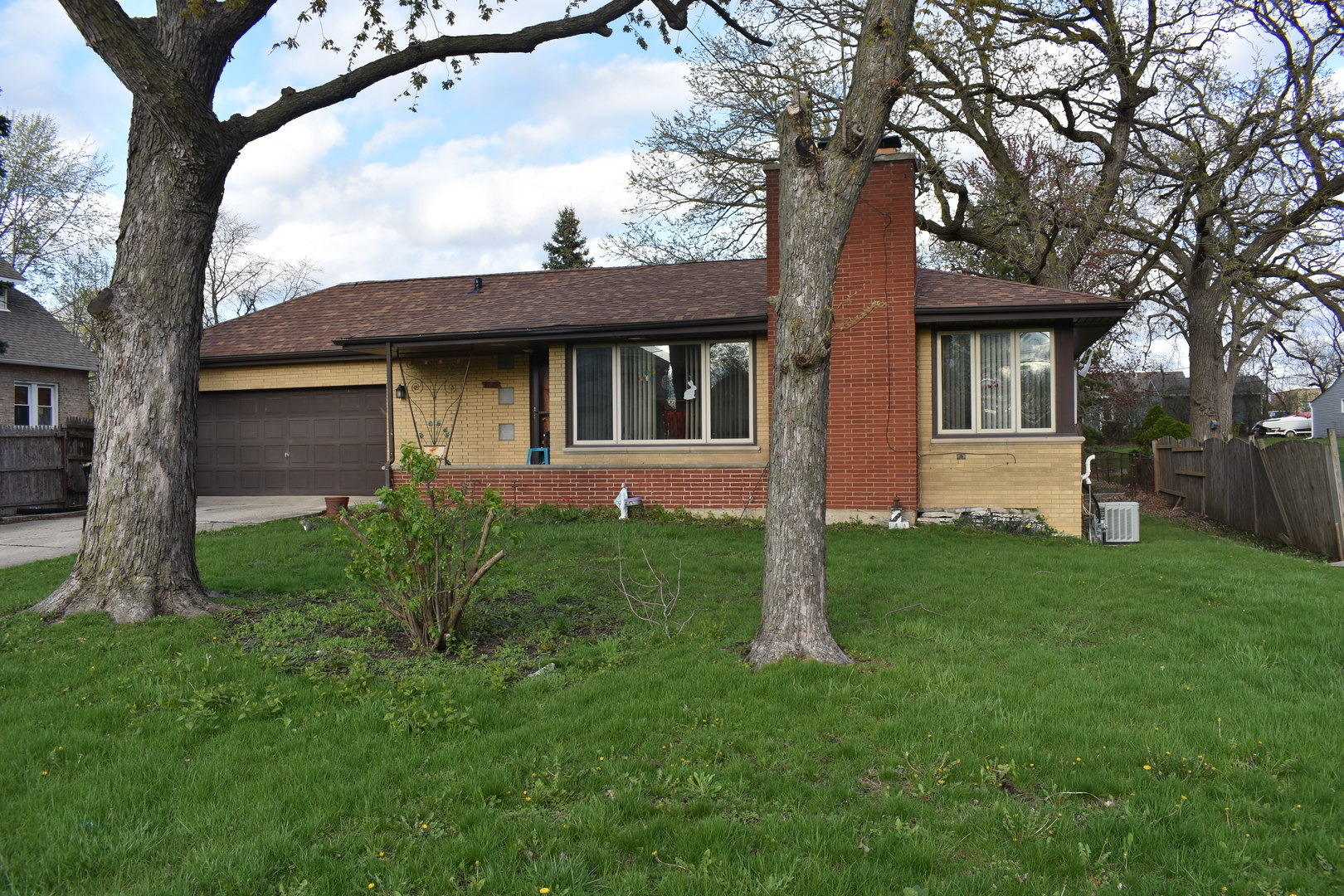 Garden Ln, Justice, IL 60458