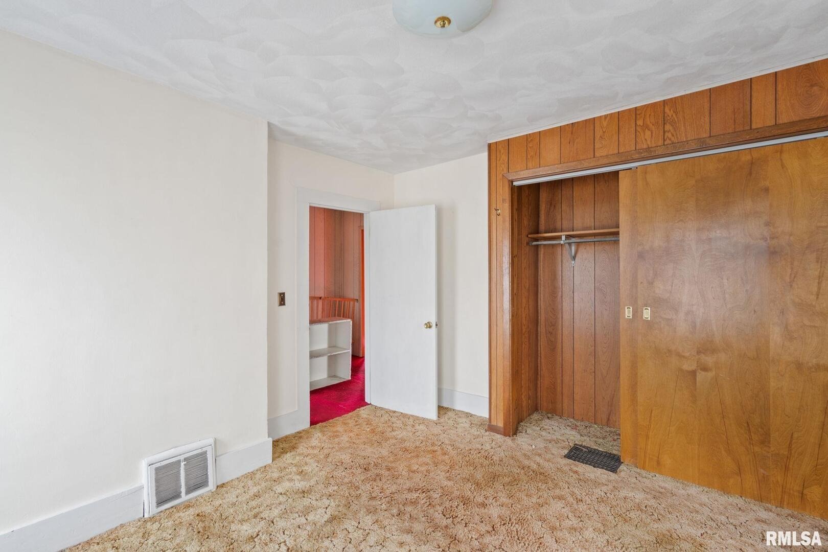 16th St, Moline, IL 61265