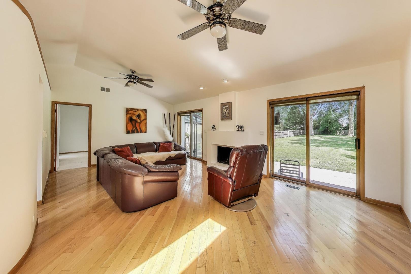 Warren Ave, Palatine, IL 60074