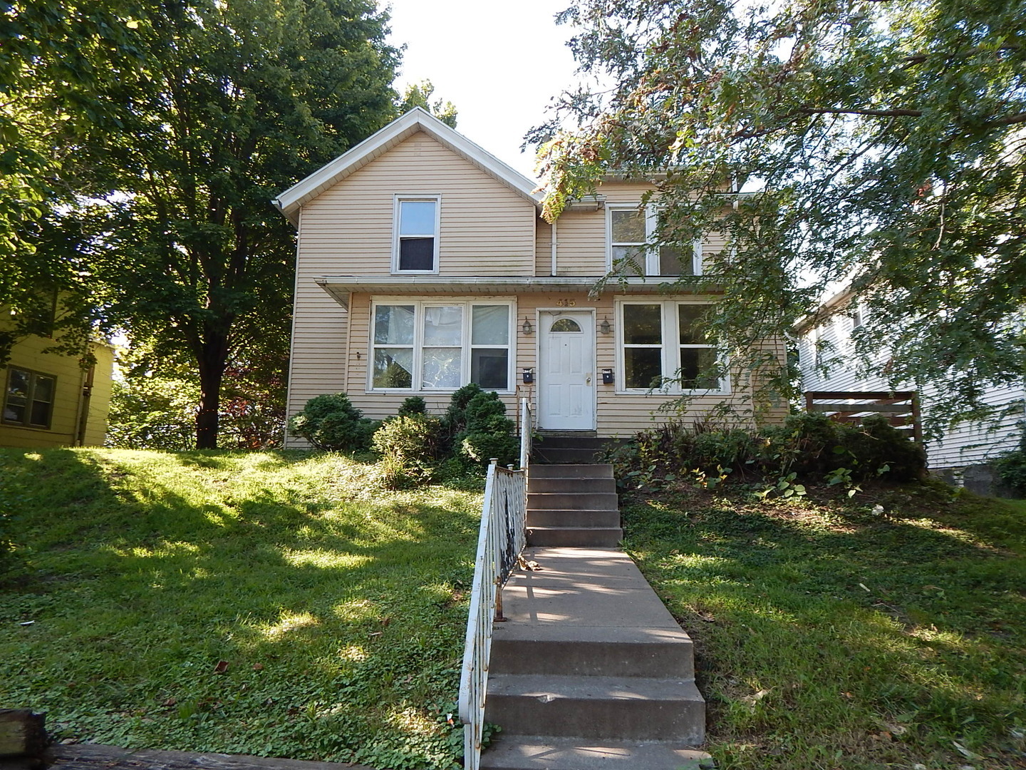 7th St, Davenport, IA 52803