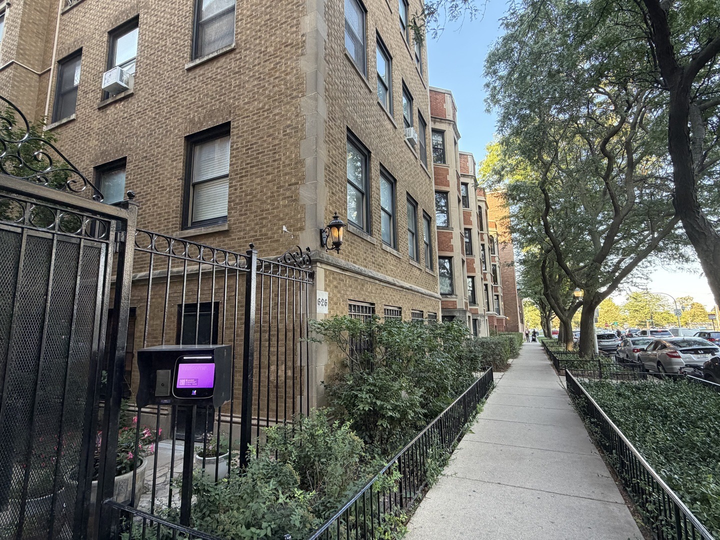 Waveland Ave, Chicago, IL 60613