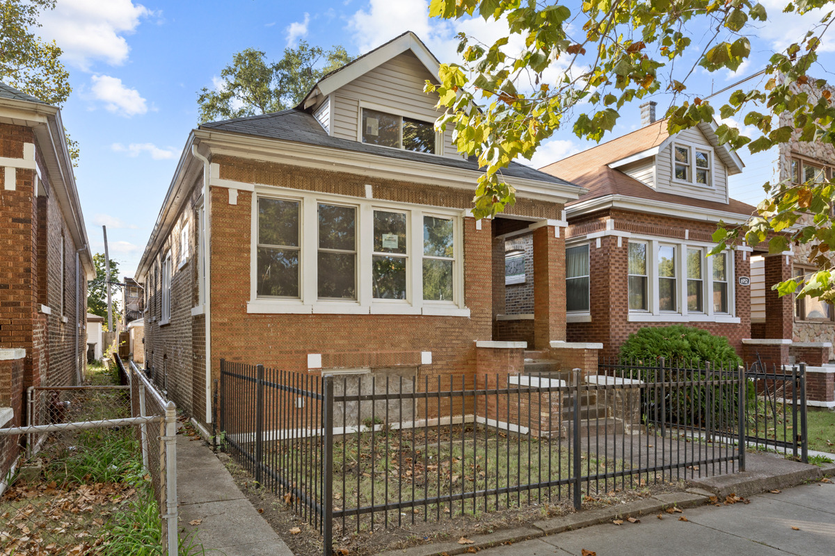 Paulina St, Chicago, IL 60636 #1