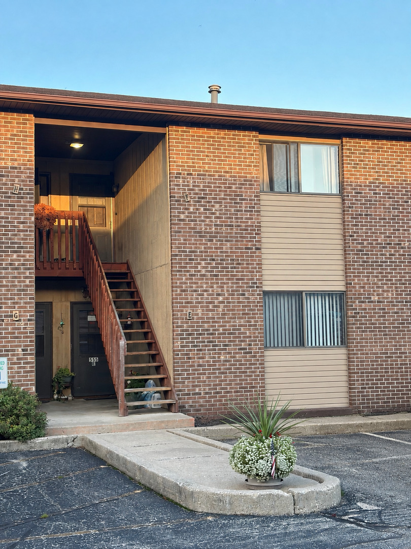 Central Parkway Rd, Woodstock, IL 60098
