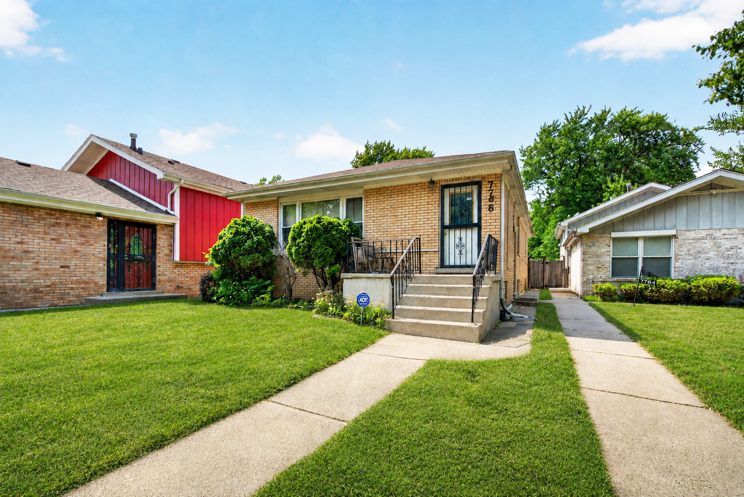 Luella Ave, Chicago, IL 60649 #1