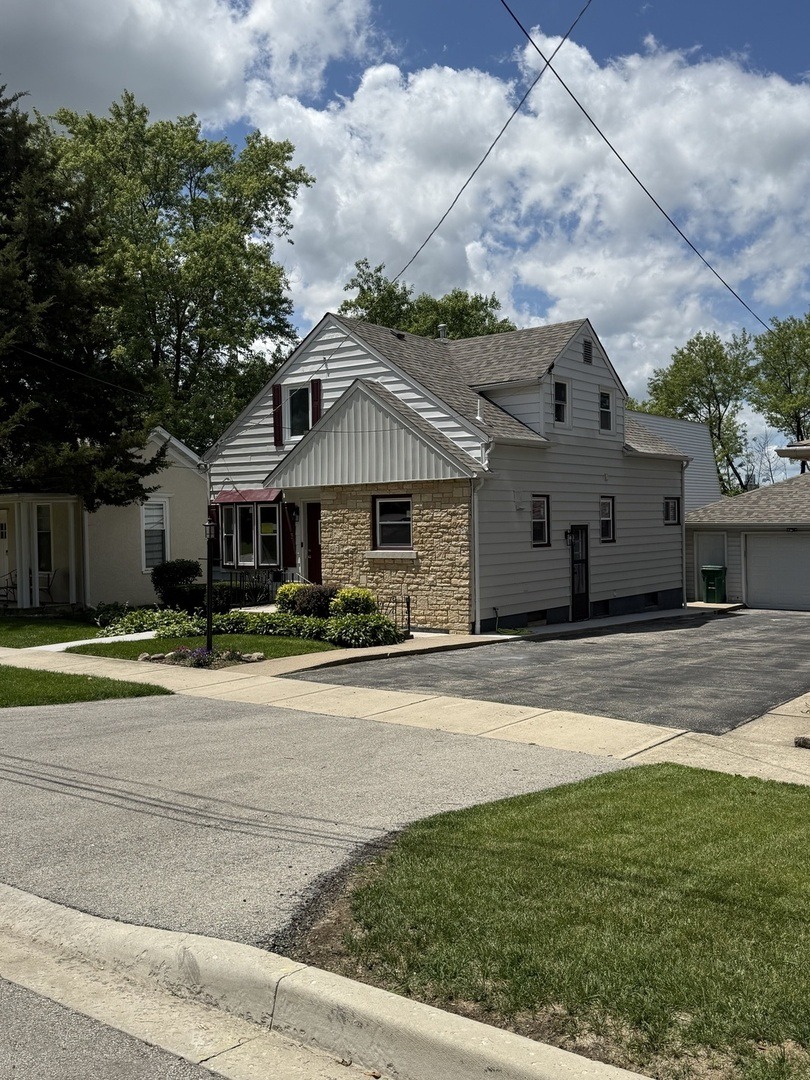 Hamilton St, Lockport, IL 60441