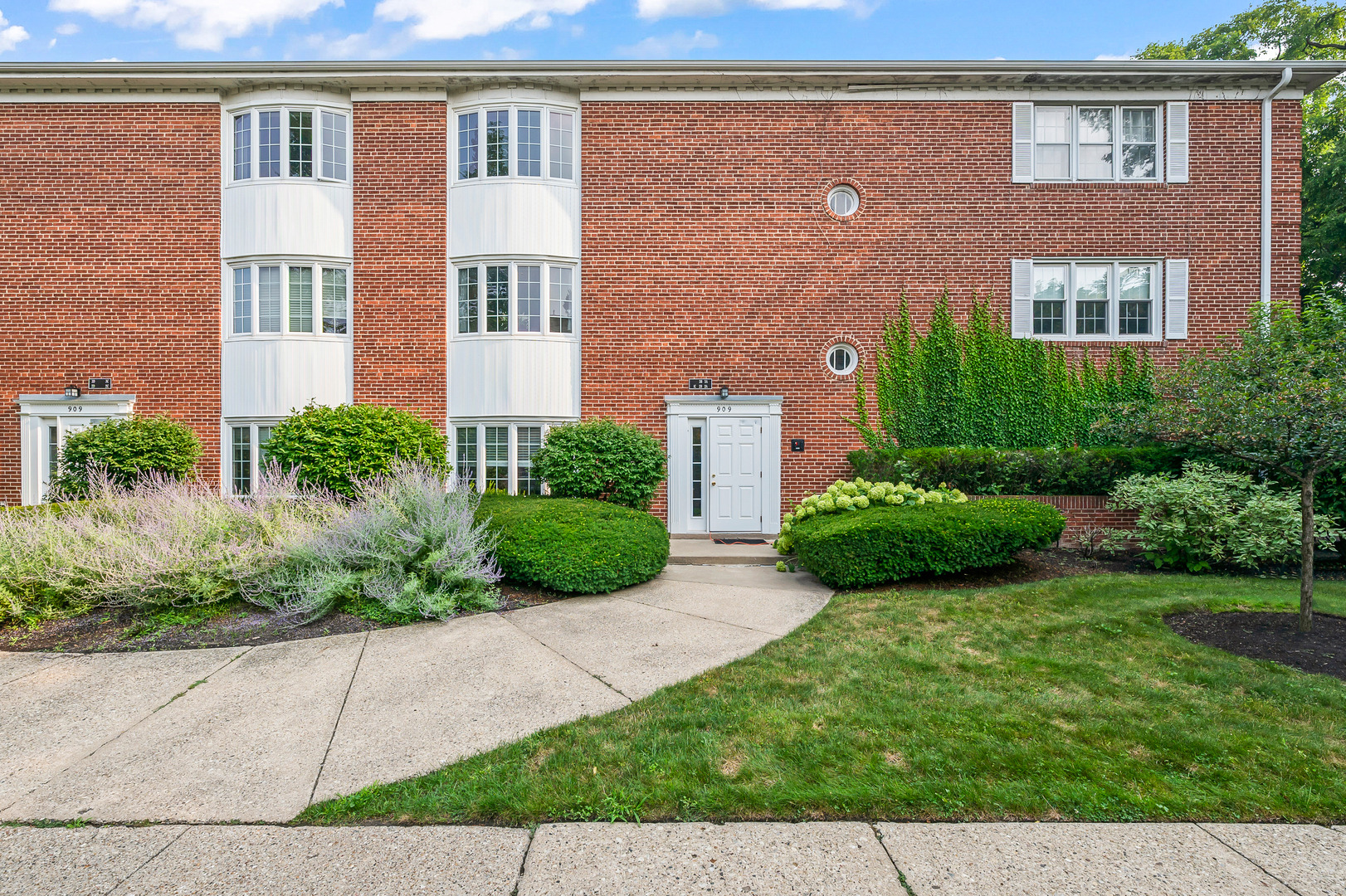 Greenwood St, Evanston, IL 60201 #1