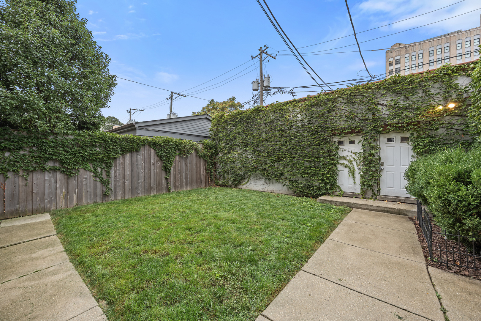 Pierce Ave, Chicago, IL 60622