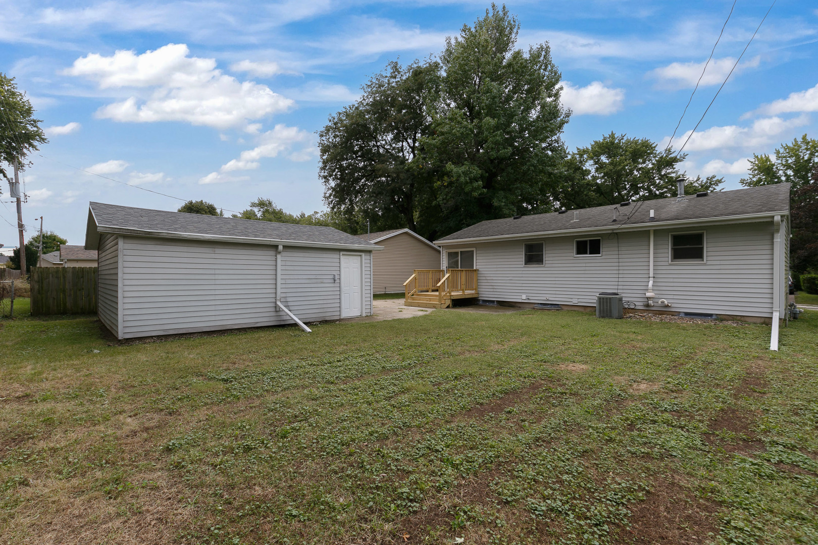 Kimberly Downs Rd, Davenport, IA 52807