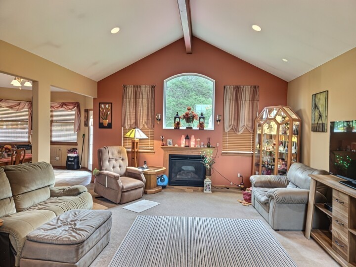 Hickory St, Peotone, IL 60468