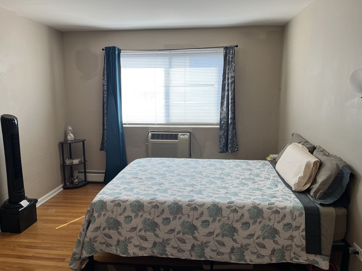 Lunt Ave, Chicago, IL 60626