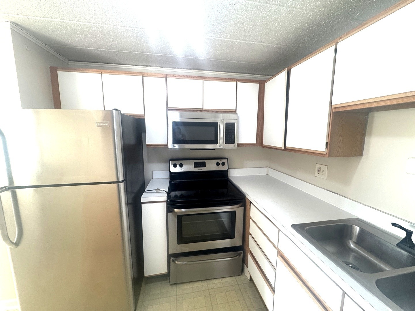 Westover Ln, Schaumburg, IL 60193