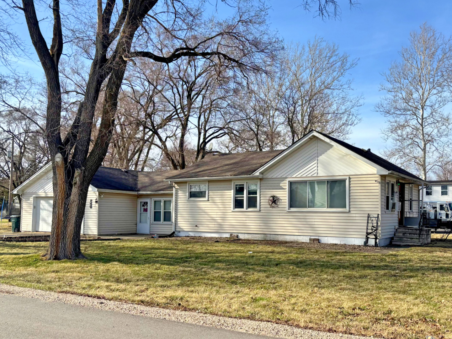 2nd St, Coal City, IL 60416