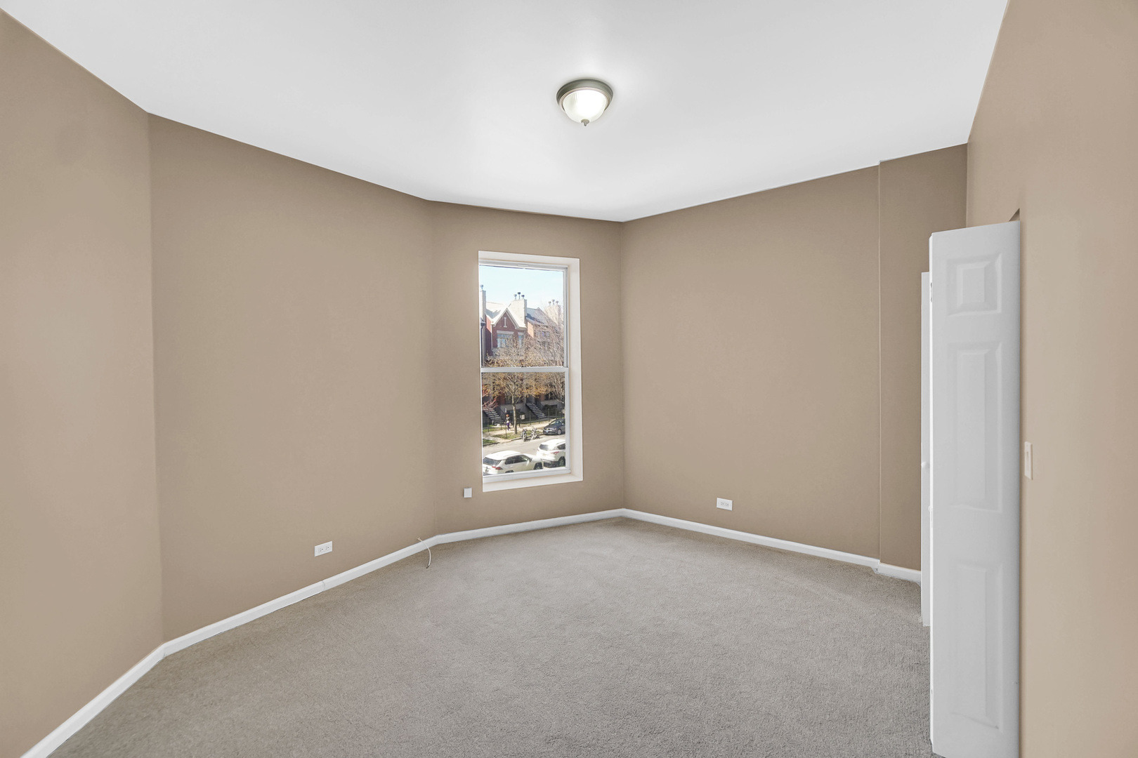 Woodlawn Ave, Chicago, IL 60637 #1