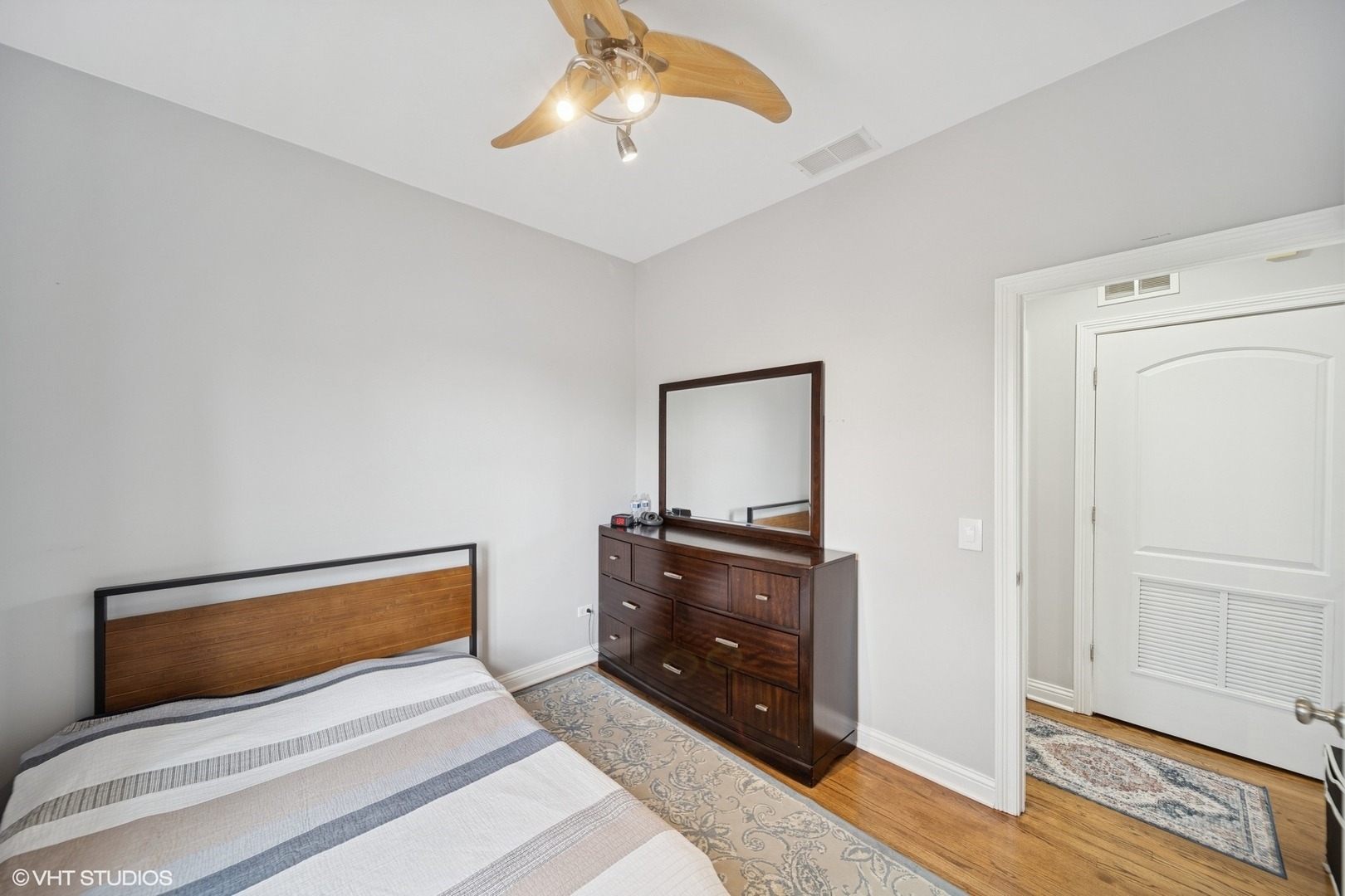 Ridge Ave, Chicago, IL 60660