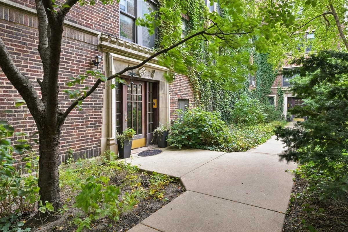 Farragut Ave, Chicago, IL 60625 #1