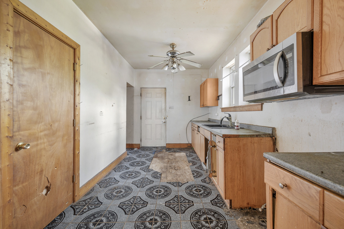 Ridgeland Ave, Chicago, IL 60617 #1