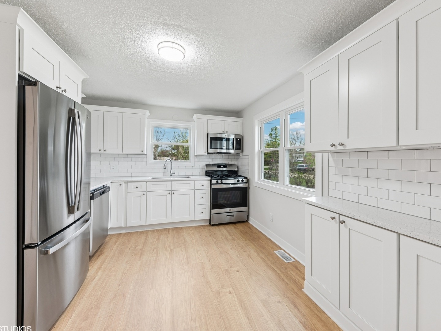 Pheasant Ct, Round Lake Beach, IL 60073