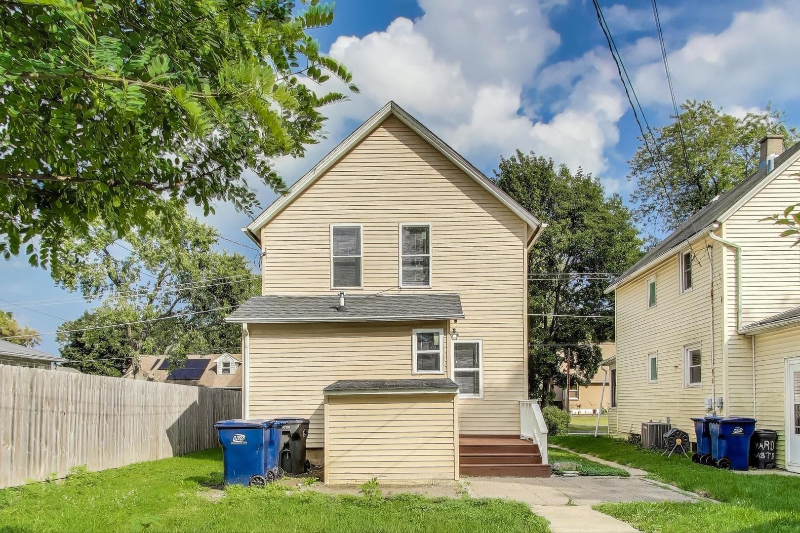 Poplar St, Waukegan, IL 60085