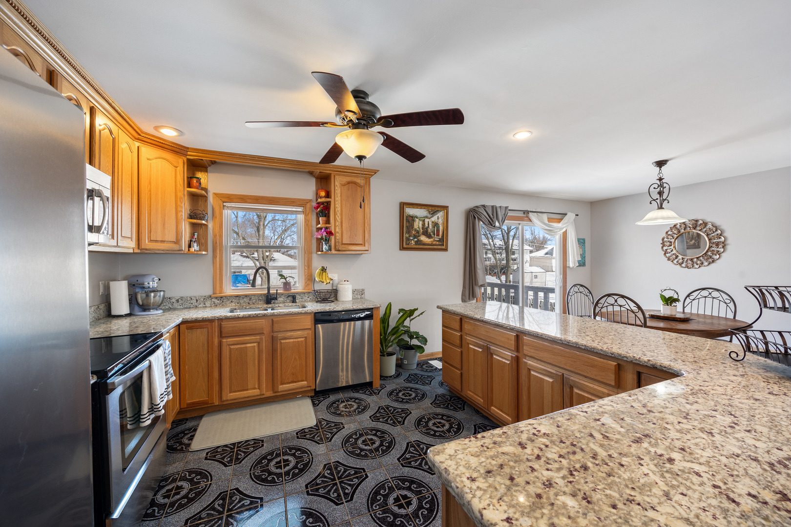 Larsen Ave, Streamwood, IL 60107 #1