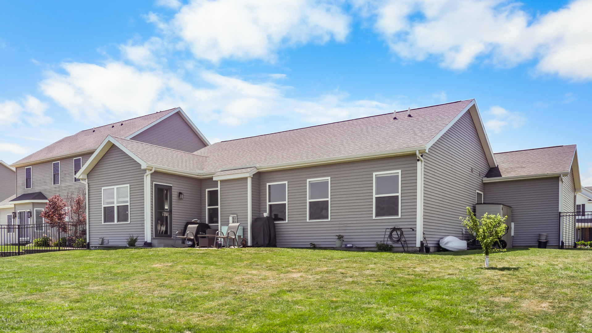Declaration Dr, Savoy, IL 61874