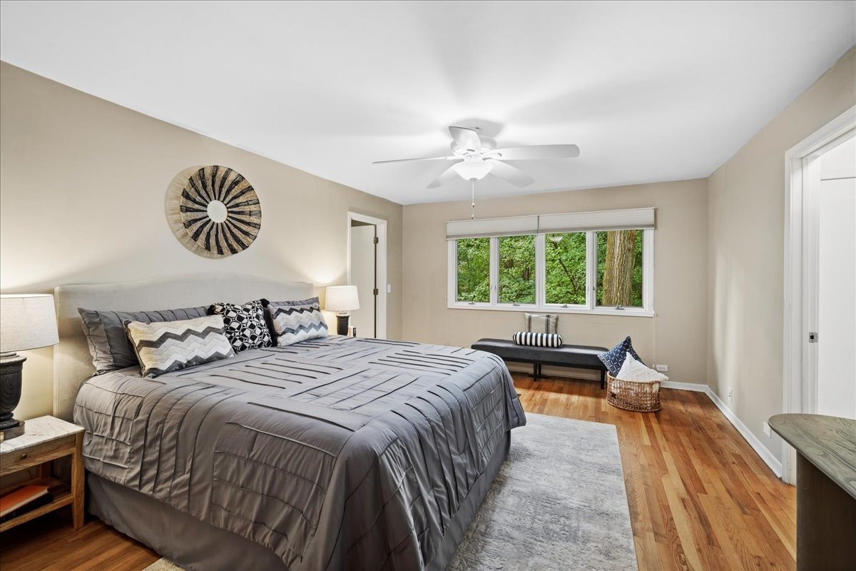 Cavell Ave, Highland Park, IL 60035