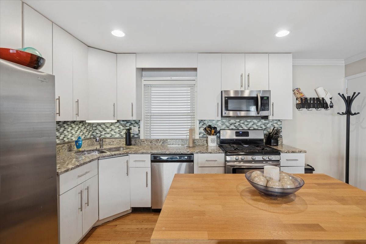 Berwyn Ave, Chicago, IL 60656 #1