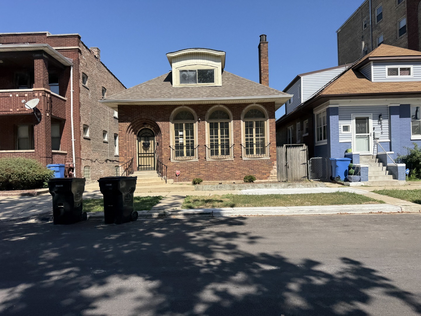 74th St, Chicago, IL 60649