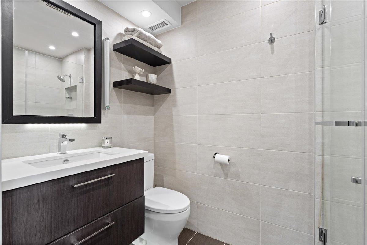 Fletcher St, Chicago, IL 60657