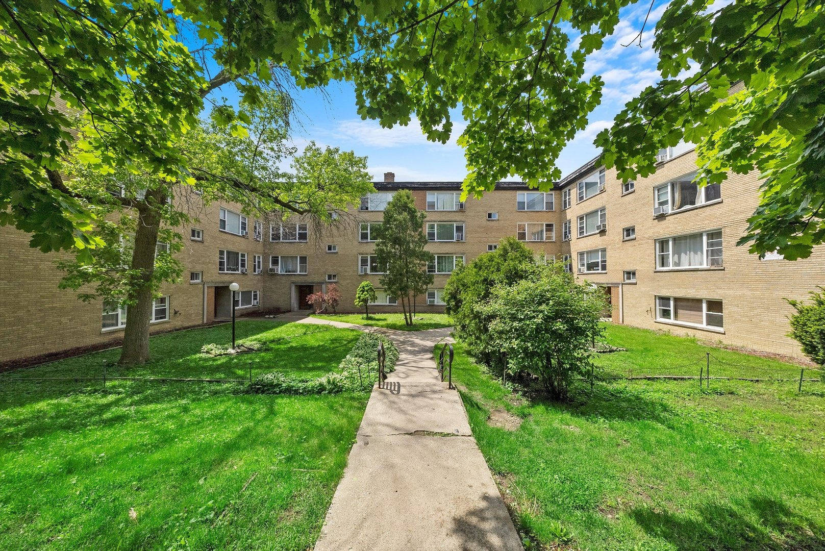 Damen Ave, Chicago, IL 60659