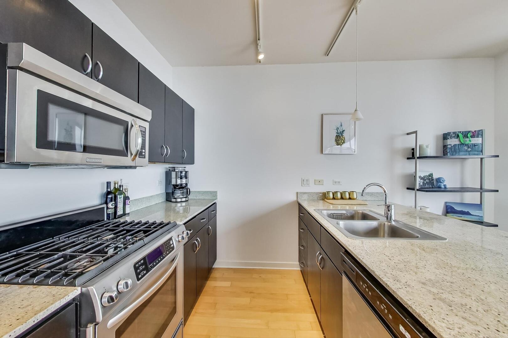 Blackhawk St, Chicago, IL 60642