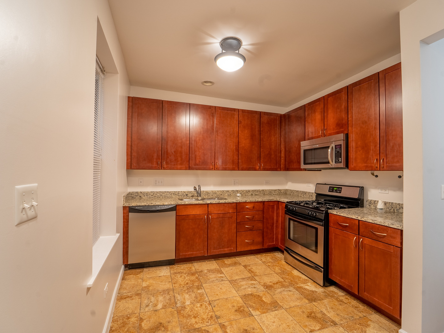 Clyde Ave, Chicago, IL 60649 #1