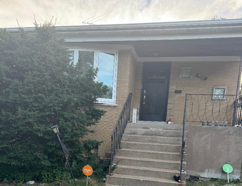Clyde Ave, Chicago, IL 60617