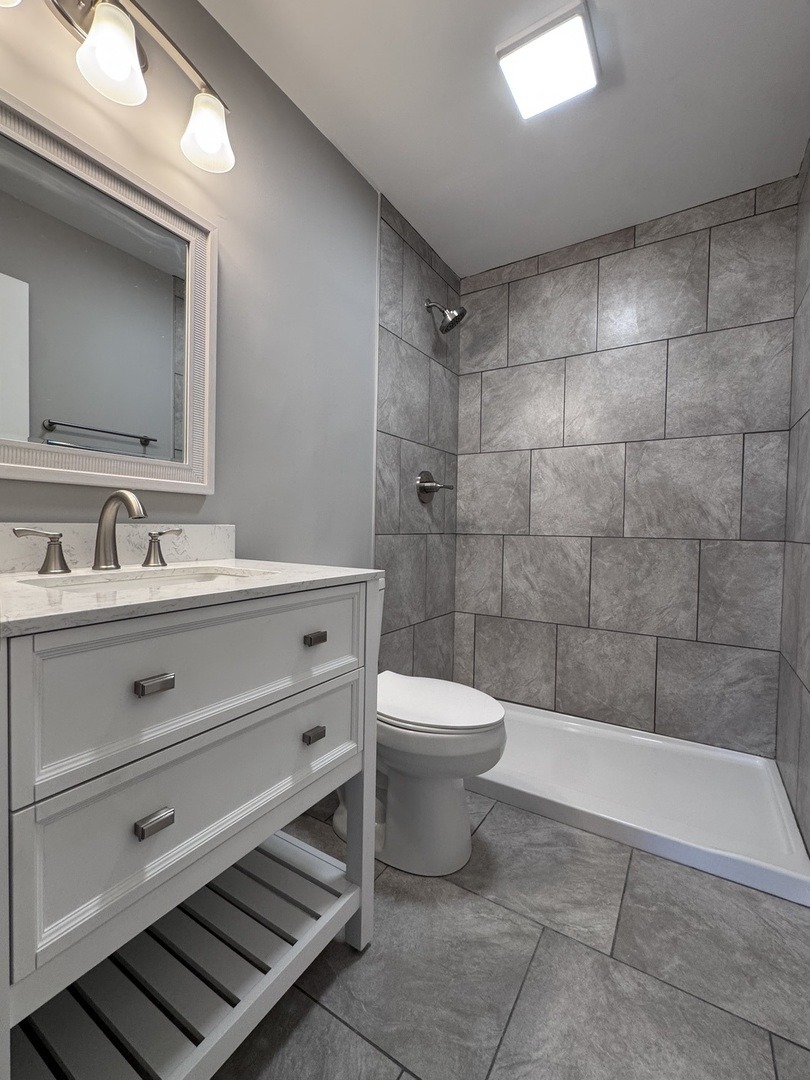 Robert St, Aurora, IL 60506