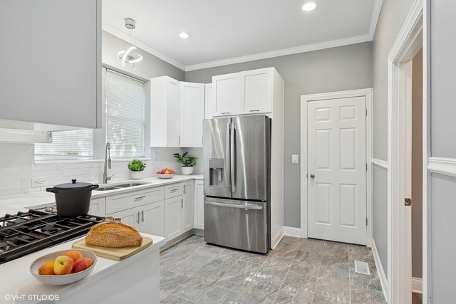 90th St, Chicago, IL 60619