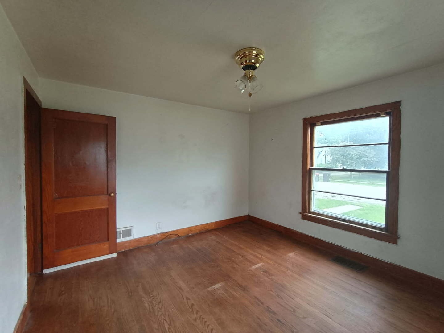 Adams St, Rushville, IL 62681