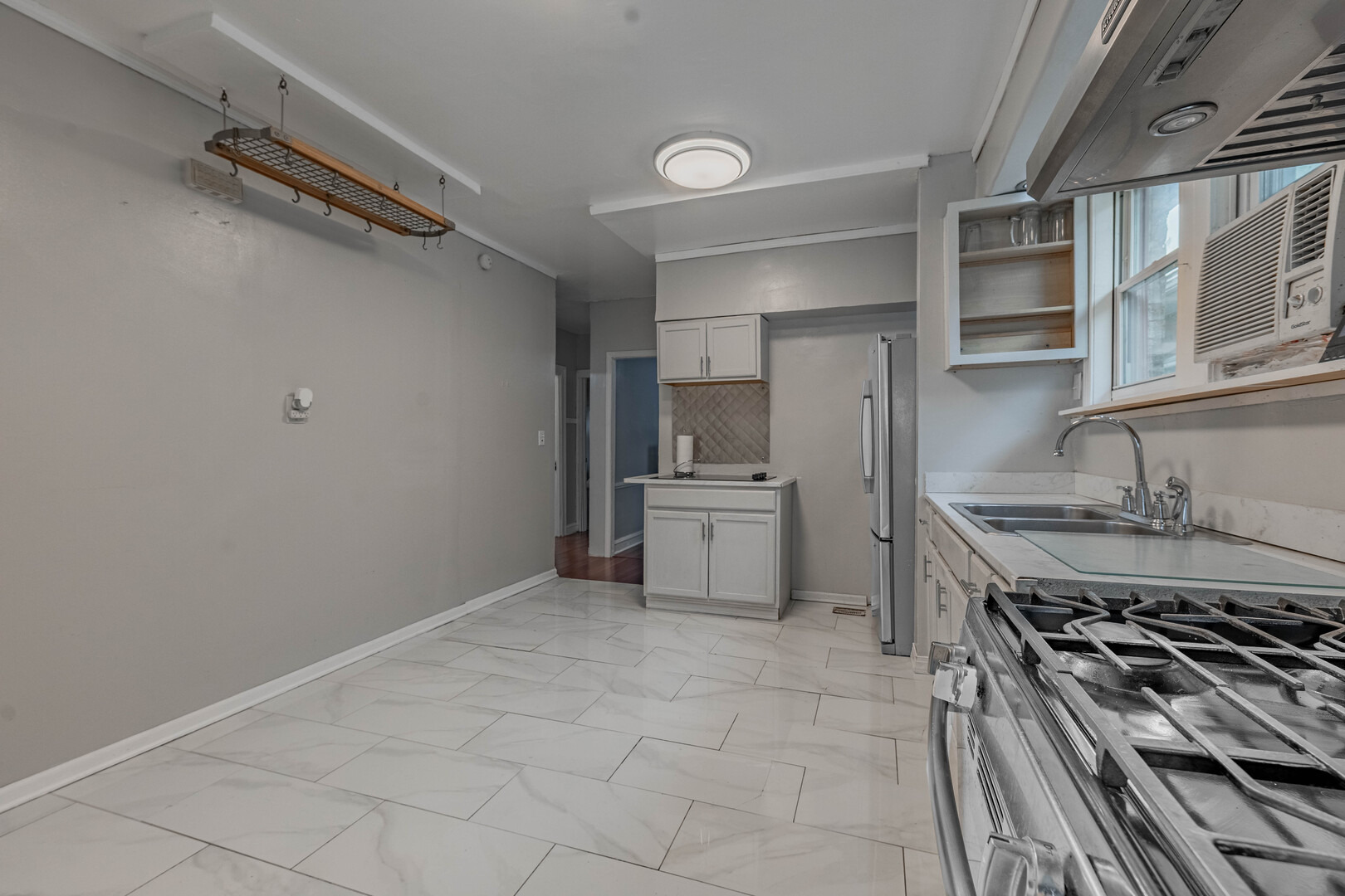 Justine St, Chicago, IL 60620 #1