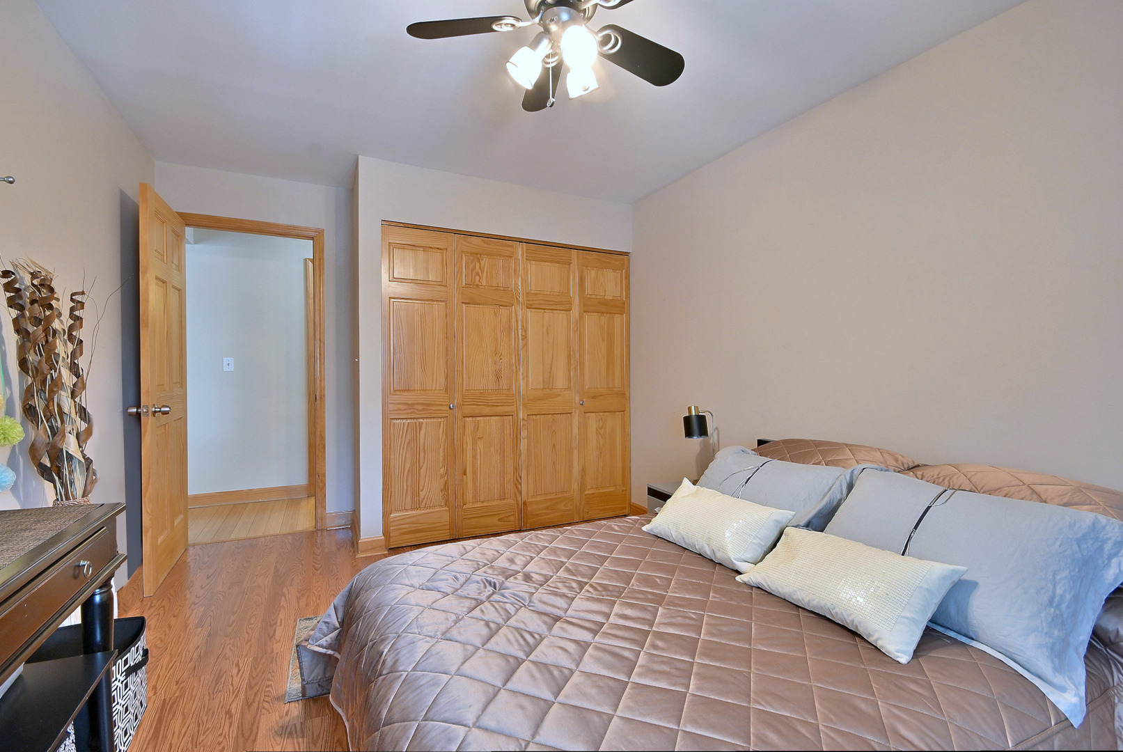 Old Willow Rd, Prospect Heights, IL 60070