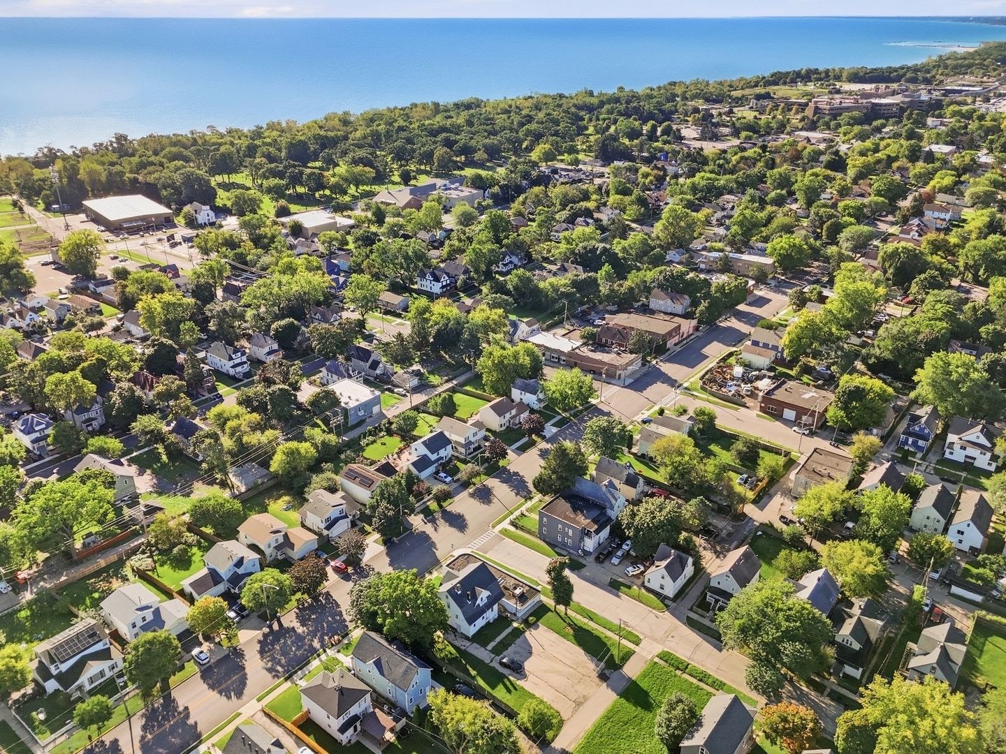 Mcalister Ave, Waukegan, IL 60085