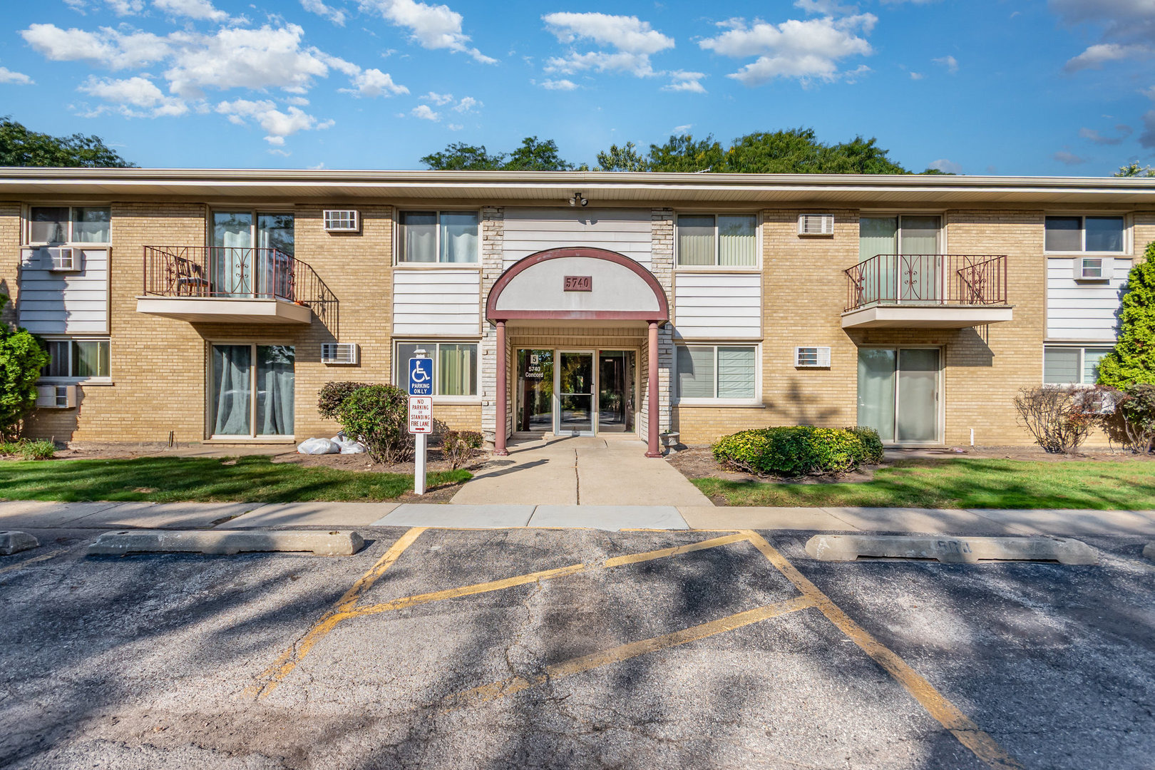 Concord Ln, Clarendon Hills, IL 60514 #1