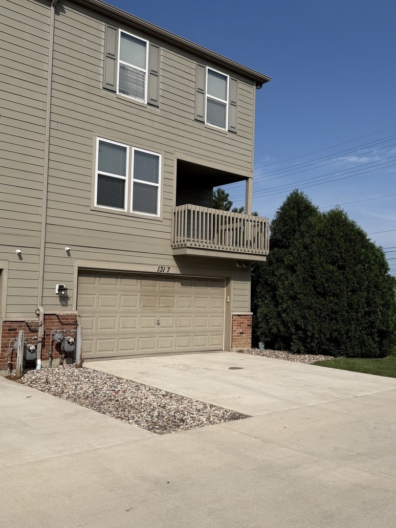 Bristol Ln, Wood Dale, IL 60191