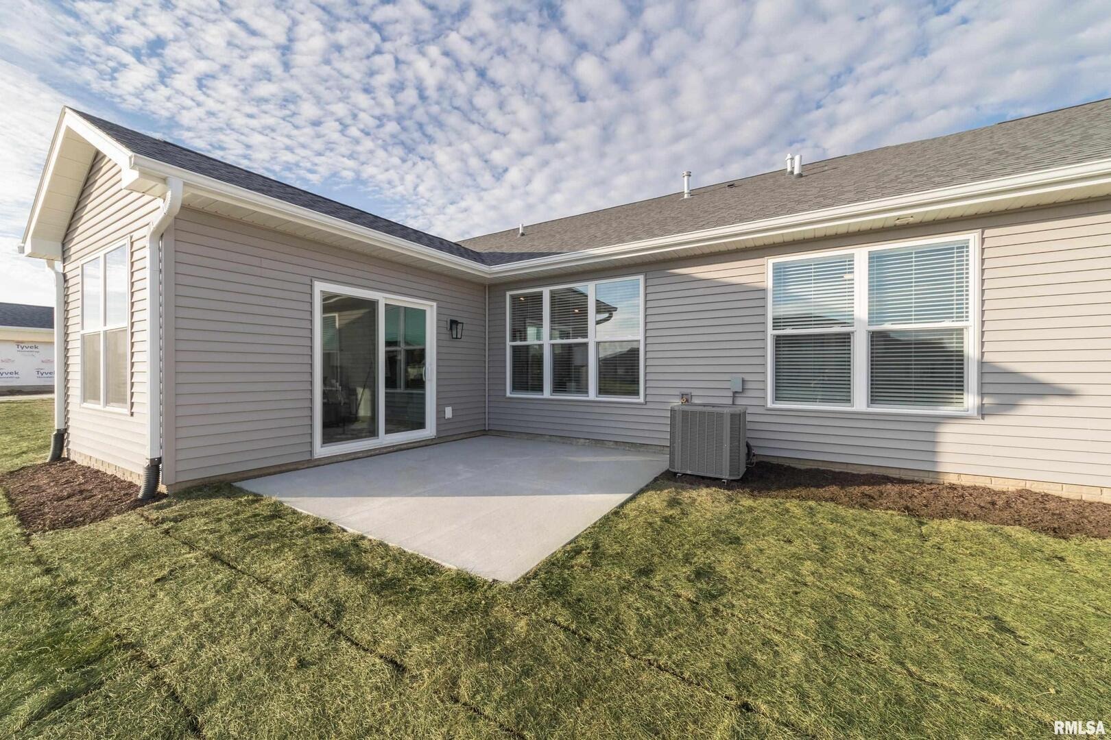 Donahue St, Eldridge, IA 52748 #1