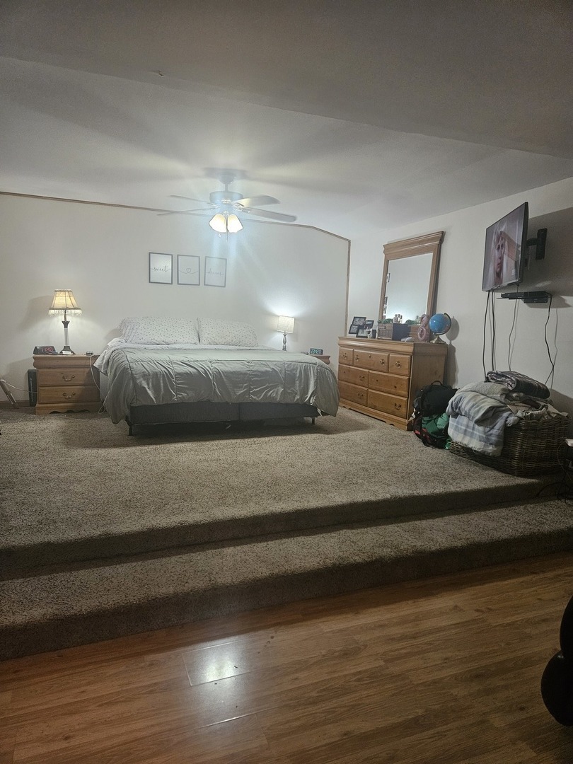 South St, West Dundee, IL 60118