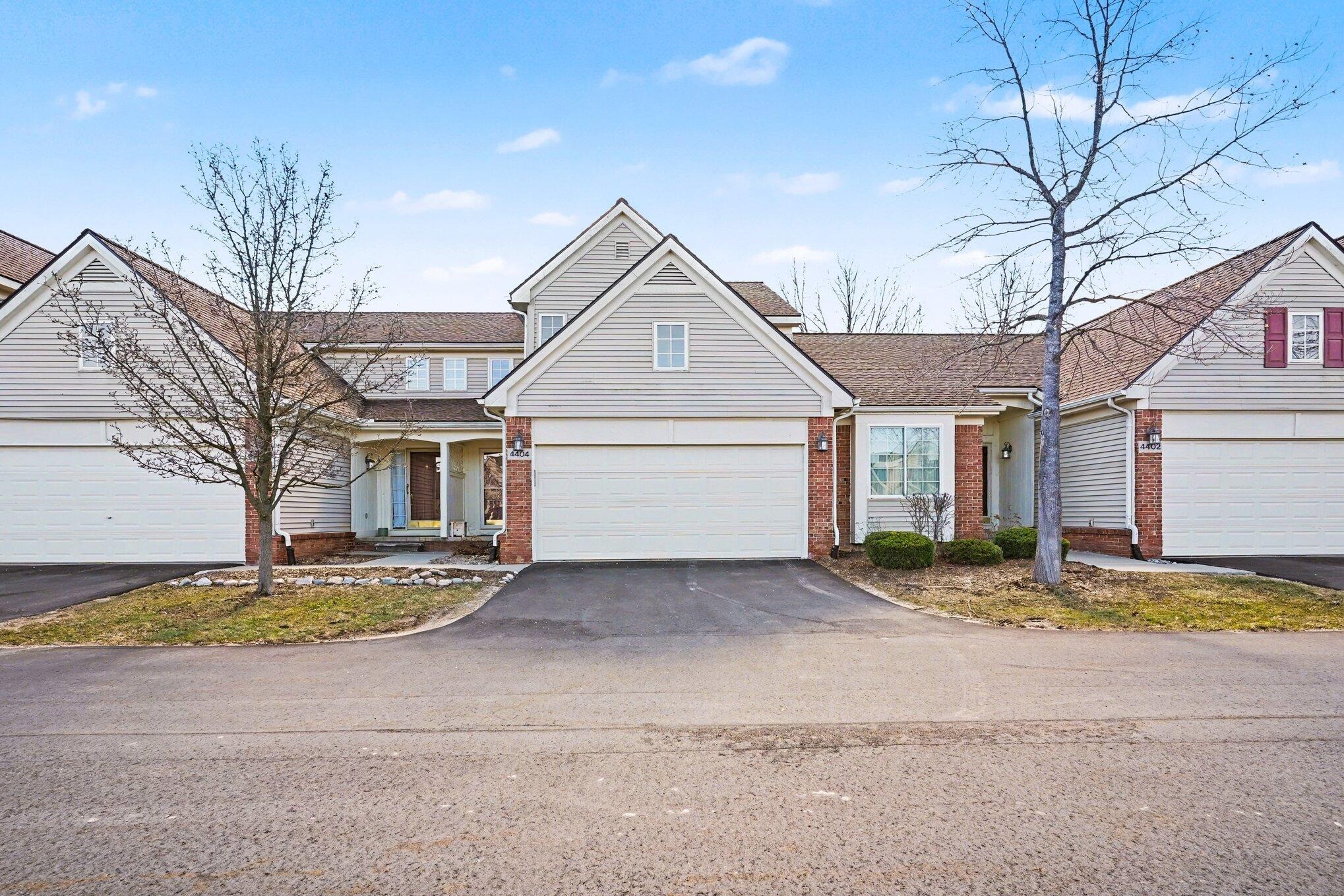 Willow View Ct, Howell, MI 48843