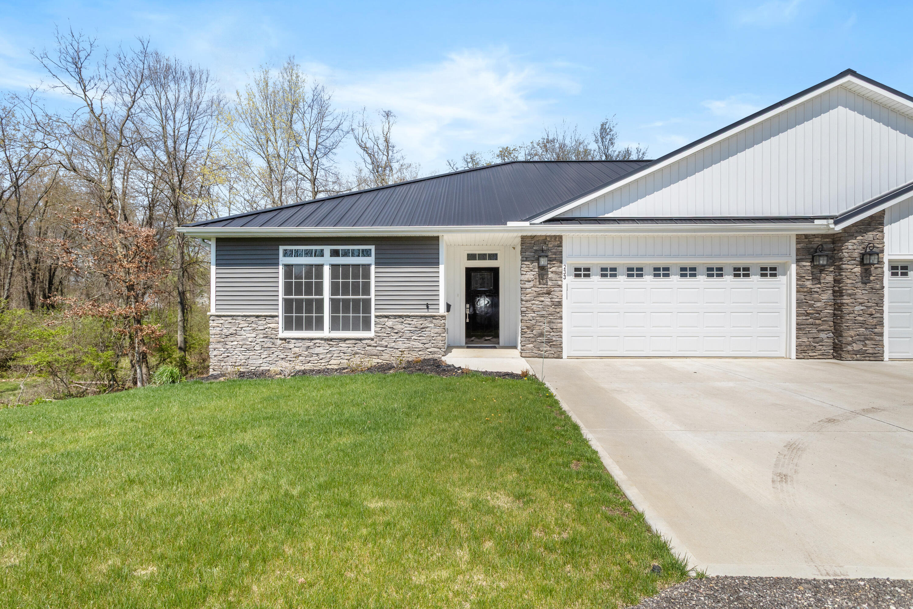 Auseon Ct, Hillsdale, MI 49242