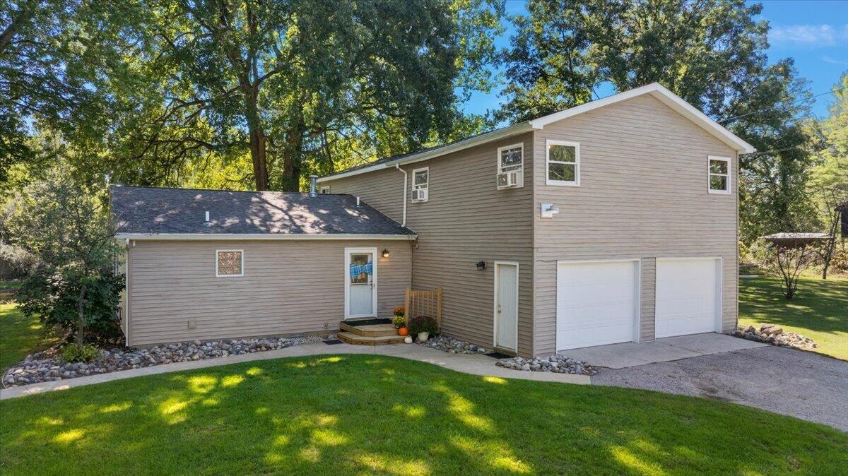 Main St, Newaygo, MI 49337 #1